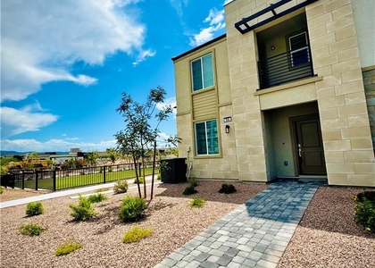 850 Bronzite Street - Photo 1