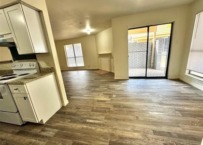 3524 Buckingham - Photo 1