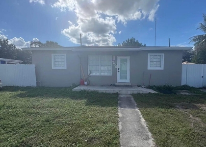 4628 Sw 32nd Drive - Photo 1