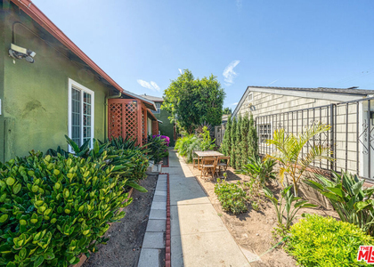 1112 Ocean Park Boulevard - Photo 1