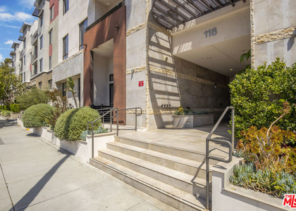 118 S Kenwood Street - Photo 1