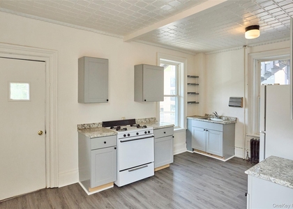 457 Main St - Photo 1