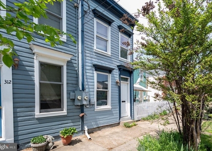 312 N Henry Street - Photo 1