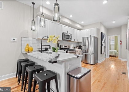 2219 E Chase Street - Photo 1