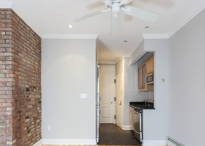 Avenue B - Photo 1