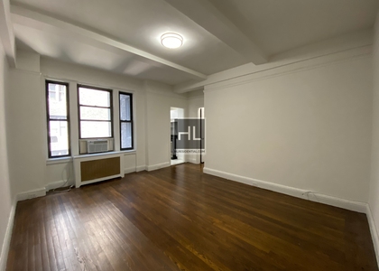 East 46 Street - Photo 1