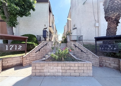 1712 S 6th Street - Photo 1