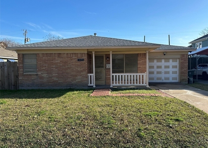4511 Avenue R 1/2 - Photo 1