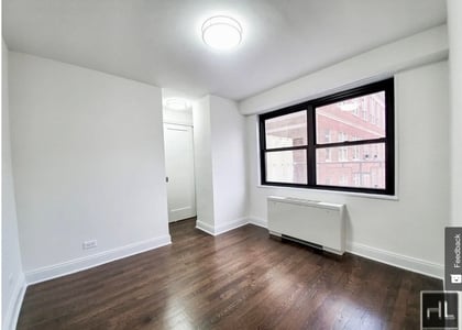E 16 St - Photo 1