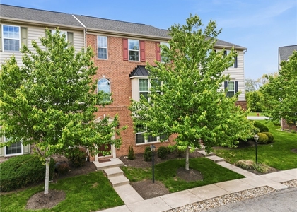 202 Pointe View Drive - Photo 1
