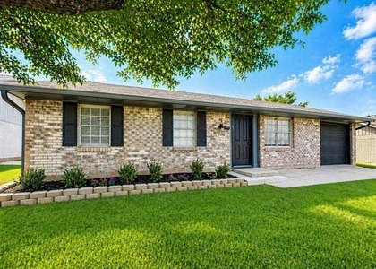 409 Starling Drive - Photo 1