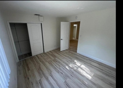 240 Ne 12th Street - Photo 1