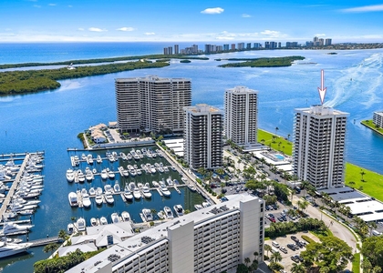 123 Lakeshore Drive - Photo 1