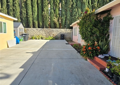 1012 Davis Avenue - Photo 1