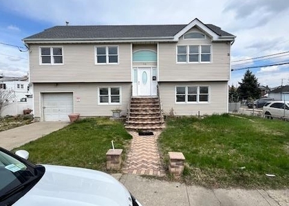 94 Roger Avenue - Photo 1