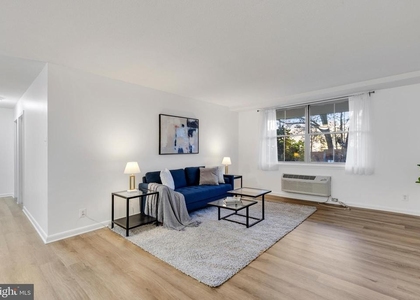 2030 N Adams Street - Photo 1
