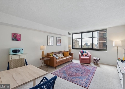 1420 Locust Street - Photo 1