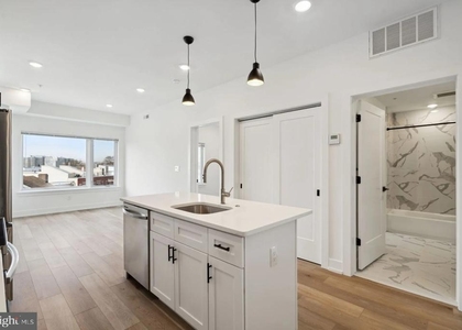 901 Leland - Photo 1