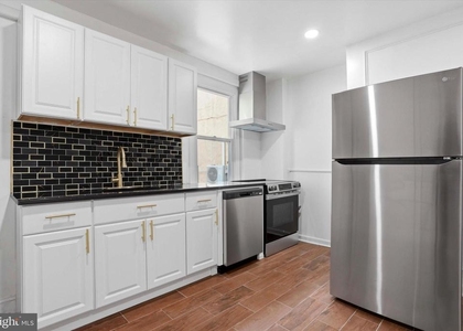 252 E Girard Avenue - Photo 1