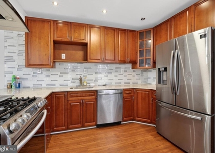 2319 E Somerset Street - Photo 1
