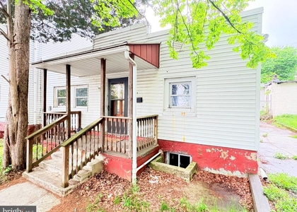 1630 E 9th Street - Photo 1