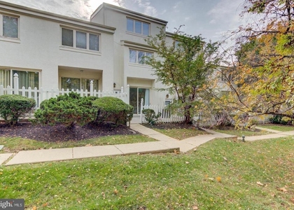 107 Montrose Avenue - Photo 1