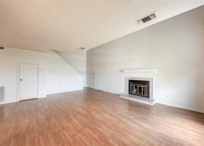 2401 Leon St - Photo 1