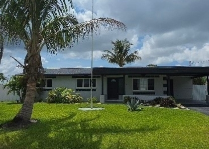 1118 Ne Pine Island Lane - Photo 1