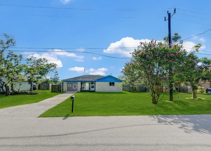 131 Lakewood Drive - Photo 1
