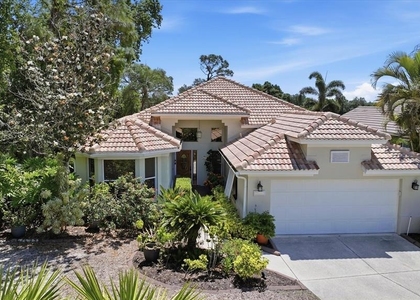 8009 Hampton Court - Photo 1