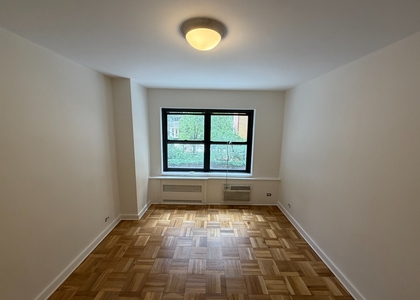East 55th Street - Photo 1