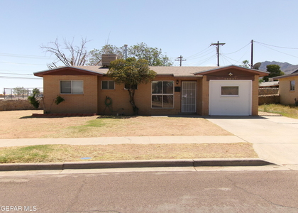 10037 Oakwood Drive - Photo 1