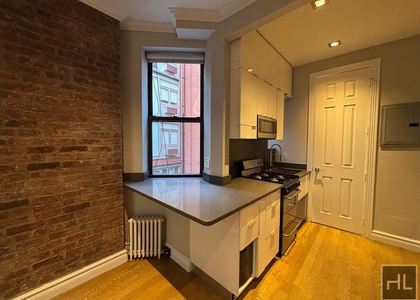 Mott Street - Photo 1
