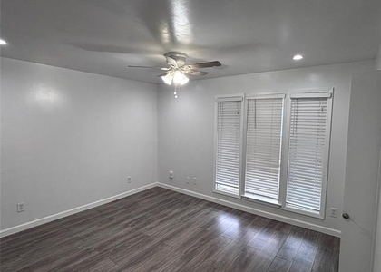4300 Congress Avenue - Photo 1