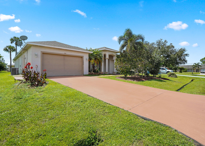1092 Sw Majorca Avenue - Photo 1