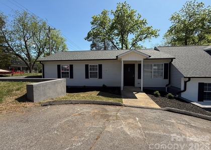454 8th Avenue Ne - Photo 1