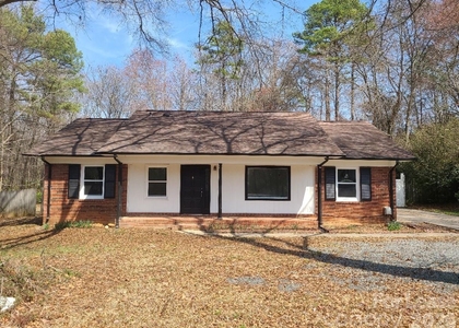 711 E John Street - Photo 1