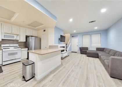 332 W Summerfield - Photo 1