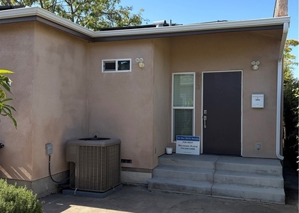 611 W Walnut - Photo 1