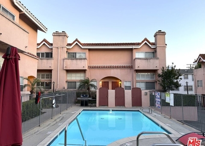 7320 Balboa Boulevard - Photo 1
