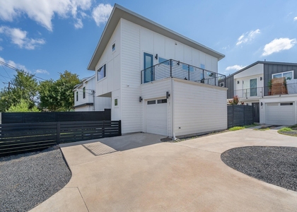 1419 Montopolis Dr - Photo 1