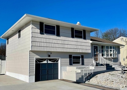 858 Estates Boulevard - Photo 1