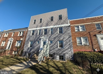 1516 18th Street Se - Photo 1