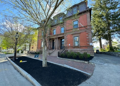 132 Middle - Photo 1