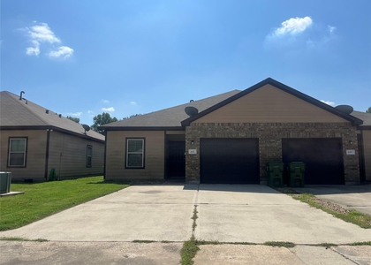 605 Rosewood Street - Photo 1