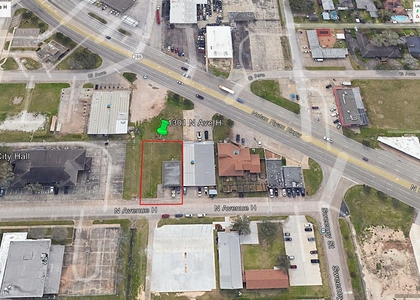 1301 N Avenue H - Photo 1
