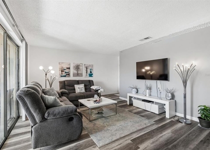 7210 N Manhattan Avenue - Photo 1