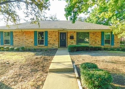 1946 Kensington Drive - Photo 1