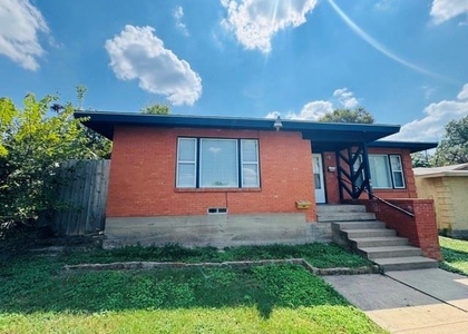 2734 W Jefferson Boulevard - Photo 1