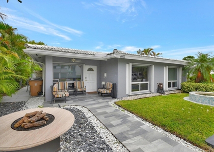 630 Ne 19th Avenue - Photo 1